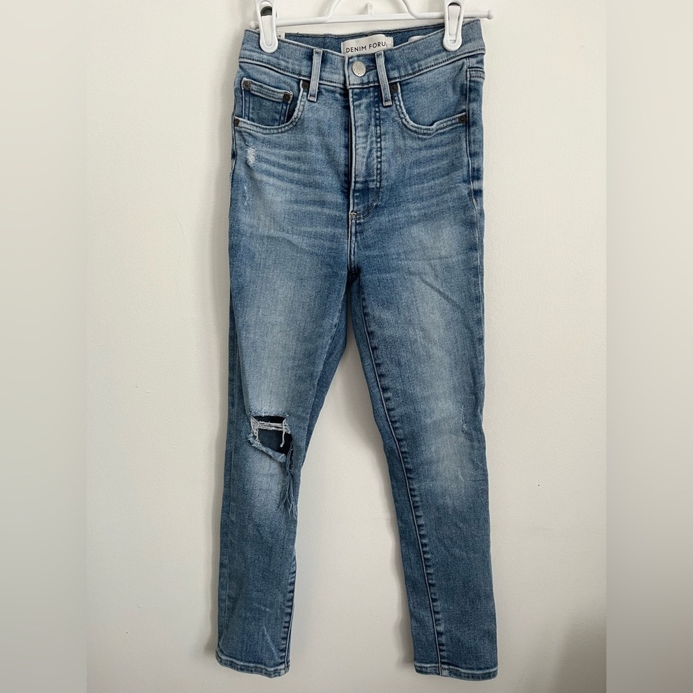 Aritzia Denim Forum Lola High Rise Skinny Crop light wash distressed - US 24